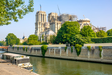 Fototapeta na wymiar Repair Notre Dame and a Floating Cafe on the River Seine