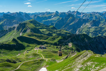 Aussicht vom Nebelhorn bei Oberstdorf in die Allgäuer Alpen