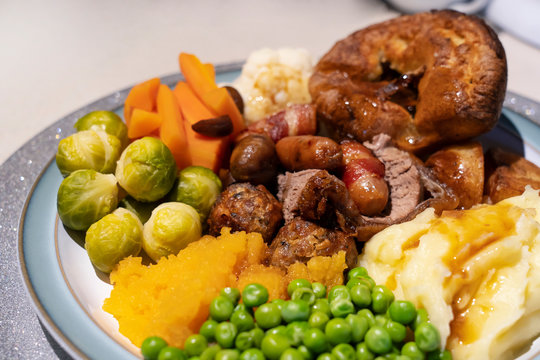 Sunday Lunch, Homemade Roast Beef With Gravy, Mash Potato,roast Potato,peas And Yorkshire Pudding,Traditional British Dinner,Christmas Lunch Ideas For Party With Family Or Friends