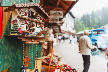 Typical souvenirs of cuckoo clocks from the village of Triberg, Black Forest. Germany. - obrazy, fototapety, plakaty