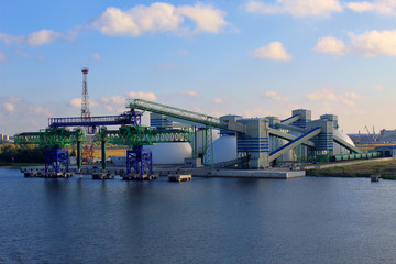 Fototapeta na wymiar Large industrial factory near sea