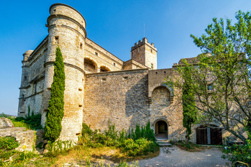 Fototapeta na wymiar Ansicht des Schlosses Le Barroux in der Provence