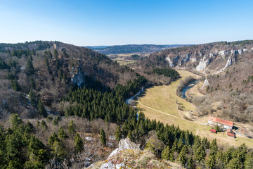 Fototapeta na wymiar Hike in spring in the beautiful Danube valley