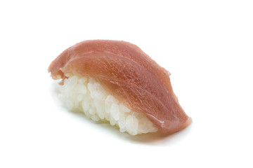 Nigiri sushi auf einem weißen Hintergrund