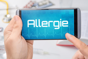 Smartphone mit dem Text Allergie auf dem Display