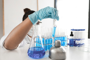 Female scientist are experimenting in the laboratory.