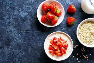 Oatmeal porridge with strawberry
