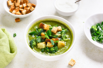 Healthy broccoli green pea soup