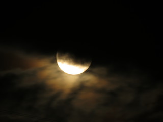 Obraz na płótnie Canvas луна в облаках