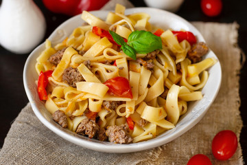 Pasta with ground beef, bell pepper and cherry tomatoes