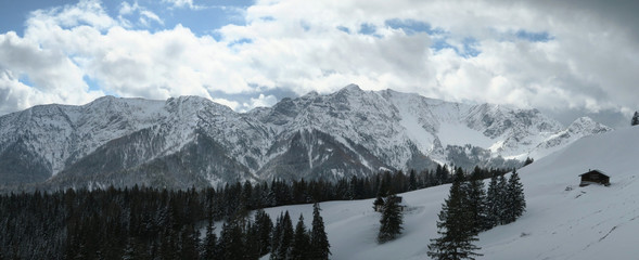 Fototapeta na wymiar Winterpanorama auf Sonwendjoch und Co