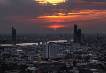 Naklejka premium Beautiful view of Bangkok city, Beauty skyscrapers along Chaopraya river in the evening, making the city modern style.