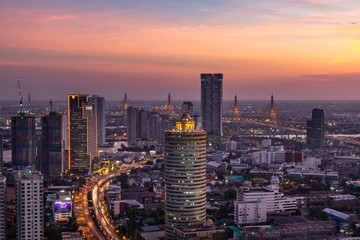 Fototapeta premium Sky view of Bangkok with skyscrapers in the business district in Bangkok in the evening beautiful twilight give the city a modern style.