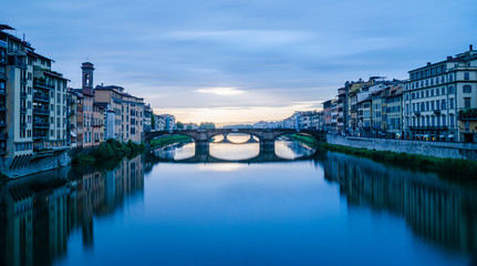 Obraz premium Majestic view of Ponte Vecchio and calm Arno river after thunderstorm in Florence Italy