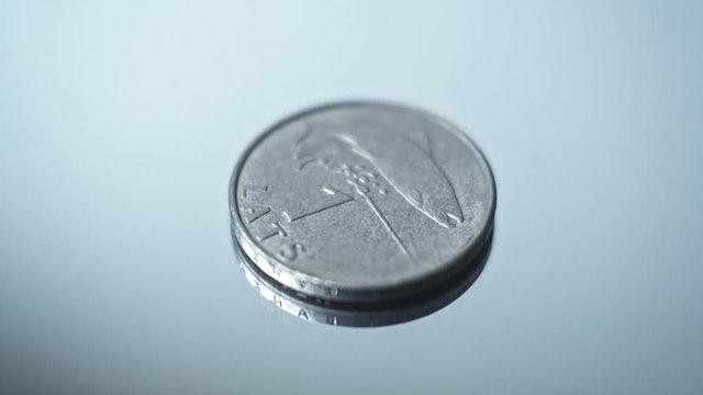 1 lats - Salmon Closeup Coin of the Latvian republic