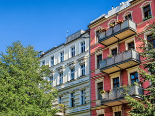 Obraz premium berlin, deutschland - sanierte alte häuser