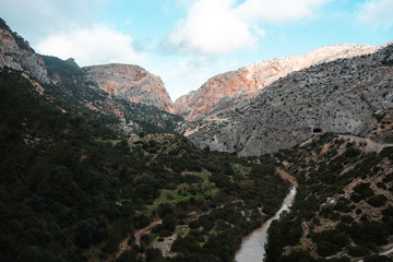 Fototapeta premium Yosemite in Spanien, caminito del rey, Berge und Tal