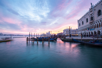 Naklejka premium Venice sunset over the river