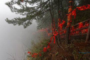 "Góry Awatarowe" w Chinach - Trekking w deszczu © Miroslaw