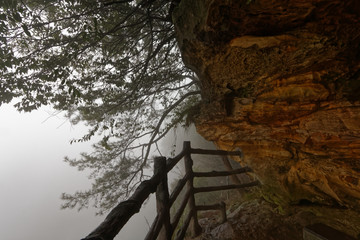 "Góry Awatarowe" w Chinach - Trekking w deszczu © Miroslaw