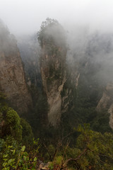 "Góry Awatarowe" w Chinach - Trekking w deszczu © Miroslaw