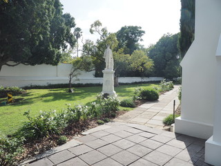 Fototapeta premium Stellenbosch - Universitätsstadt in der südafrikanischen Provinz Westkap, inmitten von Weinbergen