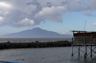 Sorrento - Vesuvio dalla spiaggia di Marina Piccola