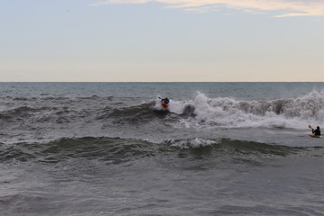 Onde bellissime per fare kajak a Genova Nervi