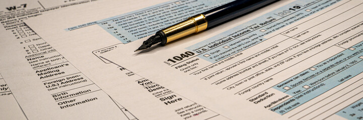 Obraz premium Tax forms 1040. U.S Individual Income Tax Return.
