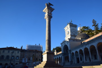 Udine - La loggia di San Giovanni con la torre dell'Orologio