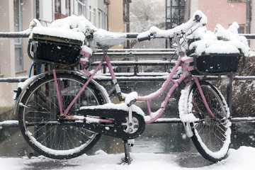 Fototapeta na wymiar Fahrrad im Winter