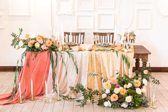 Elegant decor of a wedding bank in peach and green