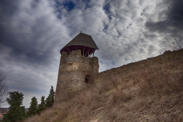 Rondelle und Bergfried einer Burg aus dem Mittelalter, in Ungarn 