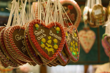 gingerbread hearts at fun fair in Bremen, Germany - obrazy, fototapety, plakaty