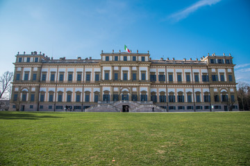 Obraz premium building in a valley