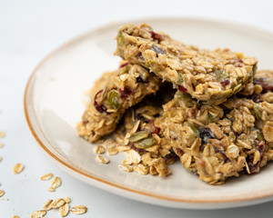 NO-BAKE GRANOLA BARS