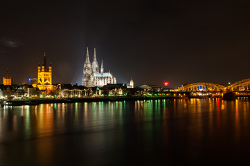 Fototapeta na wymiar Köln bei Nacht