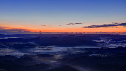 朝靄たなびく九十九谷の朝
