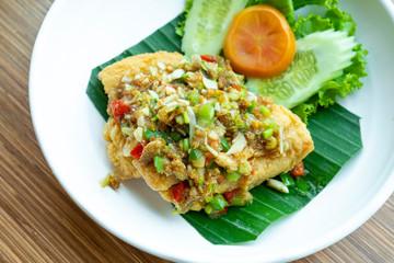  fish topping with garlic and pepper sauce
