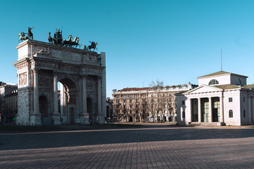 Fototapeta premium Arco della Pace and his desert square in Milan, Italy