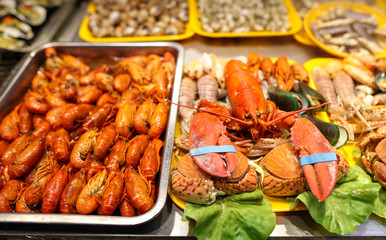 Seafood in a shop window in a cafe.