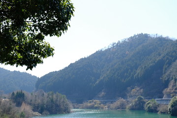 風景　山　湖　ダム