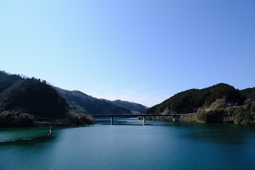 風景　山　湖　ダム