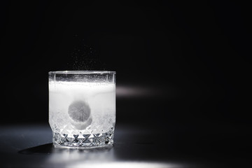 Water soluble tablets. The medicine is soluble. Anti-hangover. Effervescent tablets in a glass.