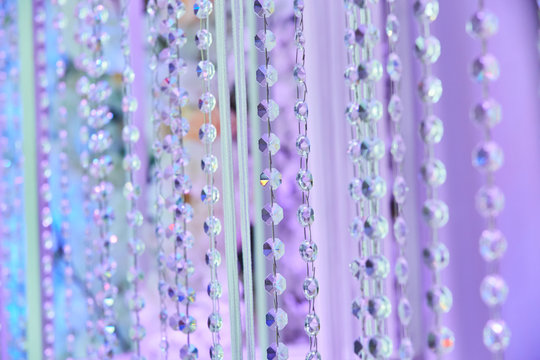 Threads, ropes and ribbons with crystal details hang from the ceiling like a curtain. © Fotoproff