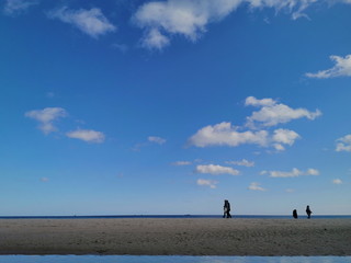 En la playa.