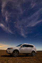 Obraz na płótnie Canvas SUV car under stars