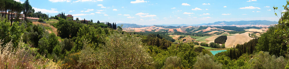 Fototapeta premium Panoramic summer view of Tuscan landscape. Volterra suburbs. Italy.