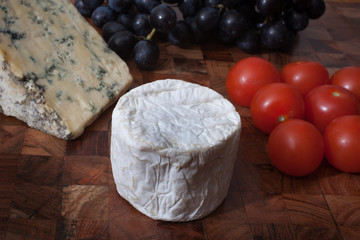 Blue cheese, goats cheese, tomatoes and Sable grapes