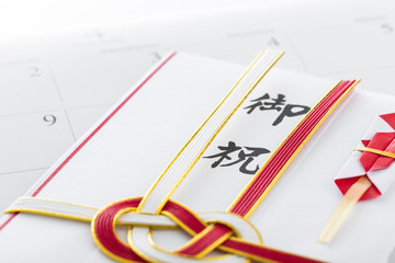 祝儀袋とカレンダー